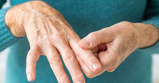 بعد بلوغ سن اليأس.. نصائح تجنب الإصابة بهشاشة العظام