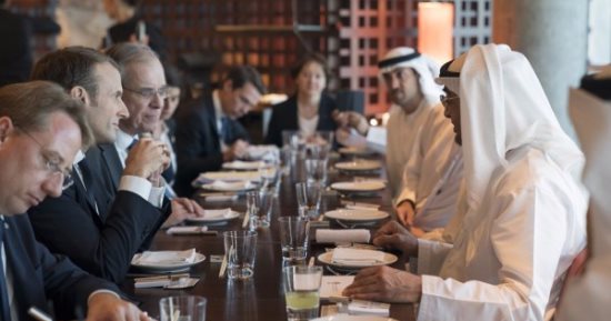 ولى عهد أبوظبى يبحث مع الرئيس الفرنسى العلاقات الثنائية والأوضاع بالمنطقة