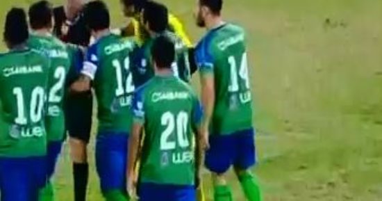 بالصور.. عجائب الكرة المصرية.. لاعبا المقاصة بـ"رقم واحد" أمام المريخ