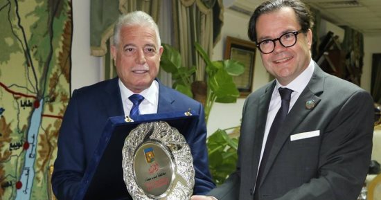 السفير الفرنسى يهنئ محافظ جنوب سيناء بنجاح منتدى شباب العالم