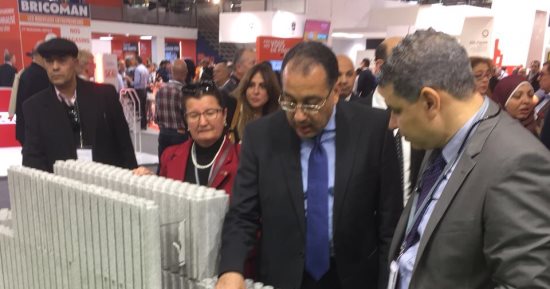 وزير الإسكان يتفقد أحدث ما وصل إليه العالم فى البناء بمعرض باتيمات بباريس