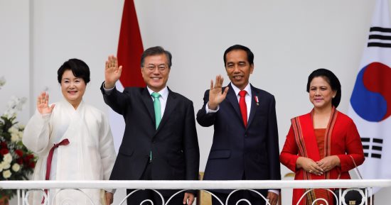 بالصور.. رئيس إندونيسيا يستقبل نظيره الكورى الجنوبى فى العاصمة جاكرتا