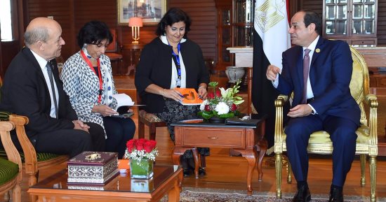 السيسى يستقبل وزير خارجية فرنسا.. و"لودريان" يشيد بمنتدى شباب العالم