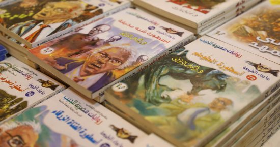 جمرك المطار تضبط محاولة تهريب كمية من المخطوطات