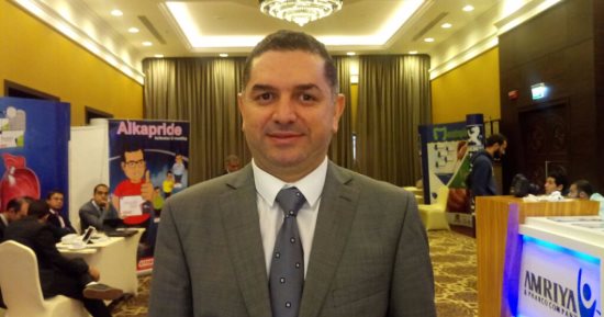 أستاذ كبد يحذر مرضى ارتجاع المريء من المشروبات الغازية والأكل قبل النوم