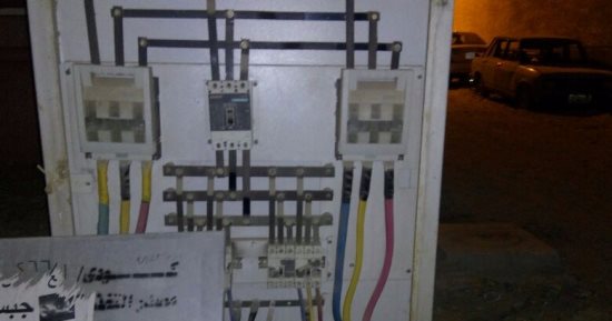 كابينة كهرباء مفتوحة تثير مخاوف المواطنين بالإسماعيلية