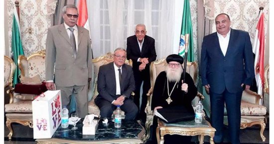 مطران بنى مزار يلتقى محافظ المنيا ويطالب بإنشاء كنيسة لشهداء دير الأنبا صموئيل