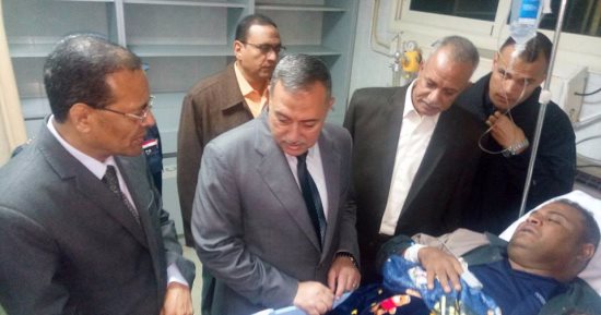 صور.. مدير أمن سوهاج وسكرتير المحافظة يزوران مصابى الحماية المدنية