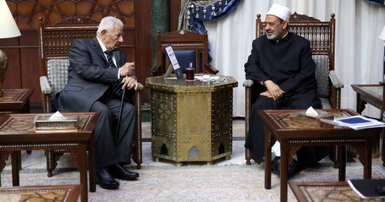"من النهاردة مافيش فتايين".. 51 عالما فقط لهم الحق فى الظهور على الفضائيات والصحف للإفتاء.. مكرم محمد أحمد: لن نسمح بفوضى الفتاوى والإسلام دين رشيد.. ويؤكد: الأسماء المختارة من العلماء الثقال والمعروفين بالأزهر