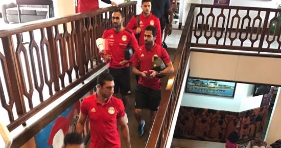 صور.. لاعبو المنتخب يغادرون فندق الإقامة إلى ملعب مباراة غانا