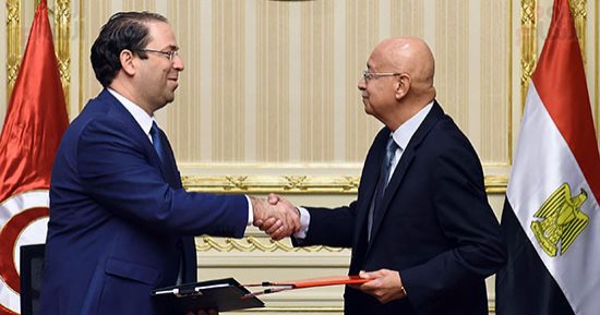 مصر وتونس شراكة فى الهموم والطموح.. رئيس الوزراء ونظيره يترأسان أعمال اللجنة العليا المشتركة..توافق على الاستفادة من اتفاق أغادير والتجارة العربية الحرة.. وشريف إسماعيل مهنئا بالتأهل للمونديال:يارب مانقابلش بعض