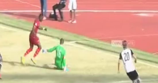 بالفيديو.. تدخل "ذكى" من إكرامى على مهاجم غانا