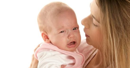 مش كل العياط جوع.. اللبس الضيق يدفع رضيعك للبكاء ويسبب الإمساك   