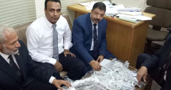 جمارك مطار القاهرة تحبط محاولة تهريب 600 ساعة بـ300 ألف جنيه (صور)