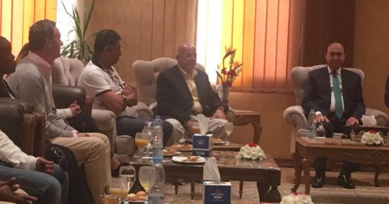 وفد من المستثمرين الدوليين والأفارقة يزور قناة السويس ويلتقى مهاب مميش