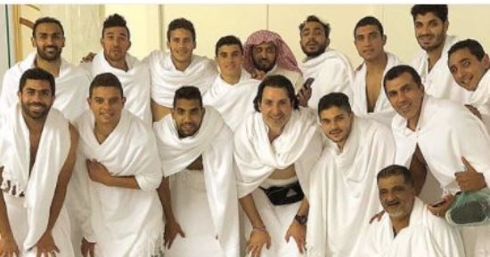 سعد سمير ينشر صورة جماعية للمنتخب بملابس الإحرام على إنستجرام