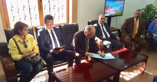 وزير الثقافة يزور متحف النيل بأسوان برفقة ضيوف ملتقى الثقافات الإفريقية