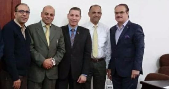 مصر للطيران للخدمات الجوية تكرم مراجعى الرحلات وتقدم هدايا لهم