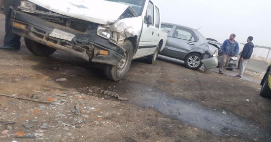 المرور يستعين بـ5 أوناش لرفع حطام حادث تصادم طريق شبر بنها الجديد