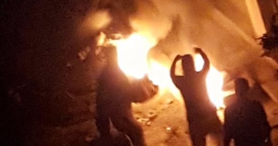 احتراق سيارة فى الزيتون بسبب ماس كهربائى.. صور