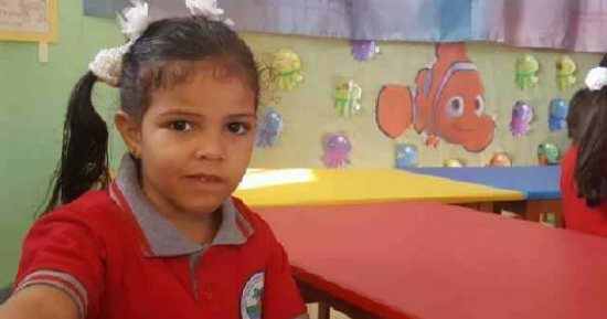 مصرع طفلة 4 سنوات دهسها أتوبيس مدرسة أمام منزلها بالعبور