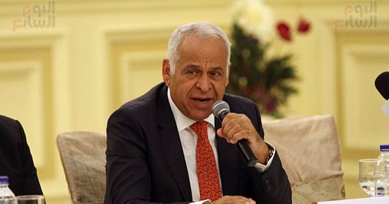 فرج عامر يهنئ مرتضى منصور برئاسة نادى الزمالك 