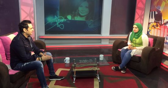 يارا أحمد تستطلع آراء النجوم عن زيارة السيسى لشادية فى "بيت الفن"