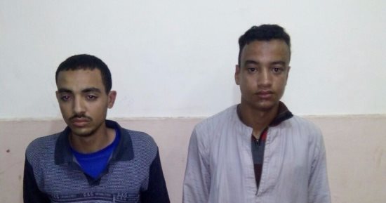 القبض على بائع خردة وعامل عقب سرقتهم شبابيك حديد من داخل مدرسة فى 15 مايو