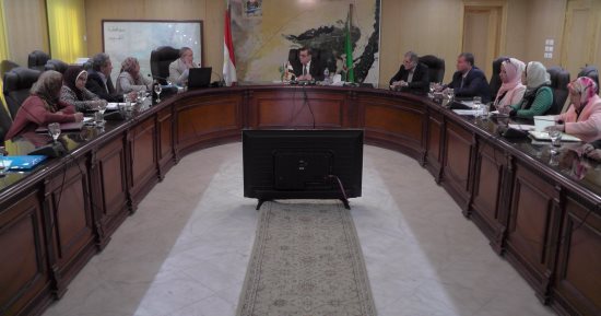 محافظ الفيوم يلتقى لجنة المجلس القومى للسكان