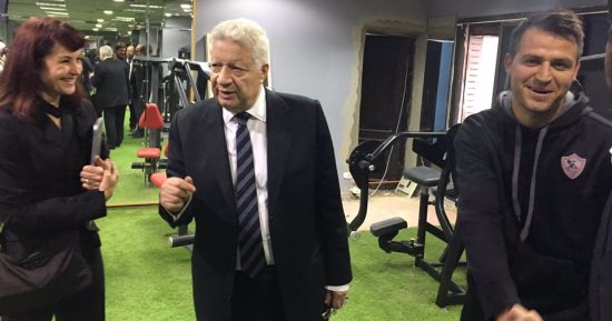 فيديو وصور.. مرتضى منصور يرافق لجنة الفيفا فى الزمالك