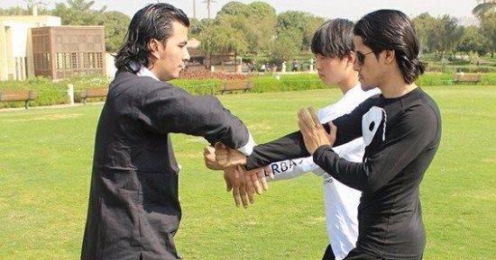 مدرب "كونج فو" يتبنى مبادرة لتدريب الفتيات على الدفاع عن النفس.. صور