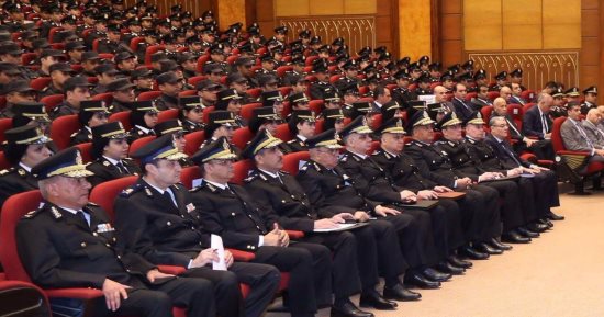 رئيس أكاديمية الشرطة: المرأة قدمت أبناءها شهداء وضحت بنفسها من أجل الوطن