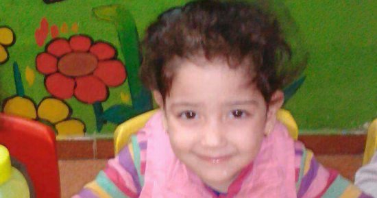صور.. "اليوم السابع" فى منزل أسرة الطفلة ضحية أتوبيس المدرسة بالعبور.. والدتها: "وحشتنى أوى أنا فى كابوس".. الجيران: كانت بشوشة الوجه.. صديقتها: "زعلانة مش هلعب معها تانى".. والنيابة تخلى سبيل السائق