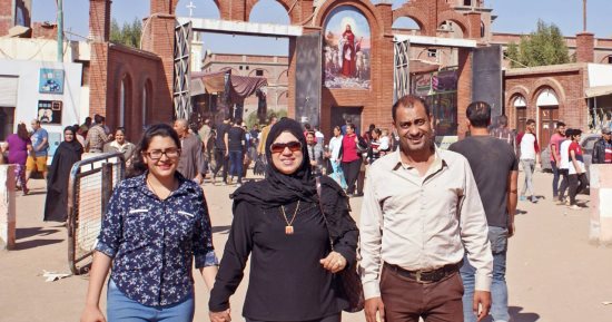 صور.. قيادات شعبية بالأقصر يقدمون التهانى بعيد مارجرجس بالرزيقات