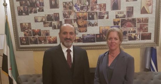 أحمد الجربا يبحث مع مسئولة أمريكية بالقاهرة الأوضاع الإنسانية فى سوريا