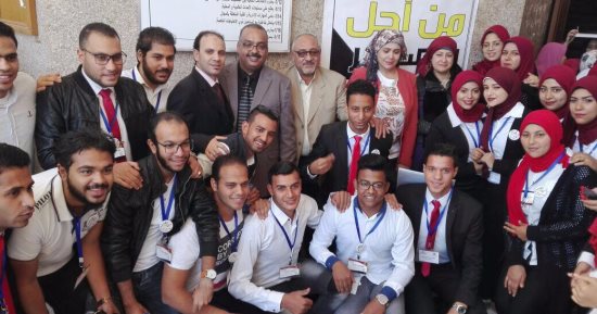 صور.. 1500 طالب بجامعة المنيا يشكلون فريق "طلاب من أجل مصر"