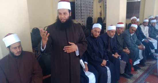 وكيل أوقاف السويس يجتمع بالأئمة عقب التجديد له