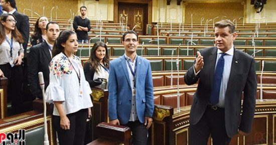 "رئيس خارجية البرلمان" يلتقى وفد من شباب المصريين بالخارج (صور)
