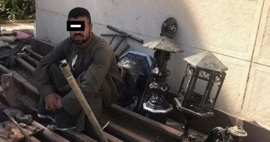 صور..المتهم بسرقة 5 طن قضبان سكة حديد بقنا: "محدش بياكلها بالساهل"