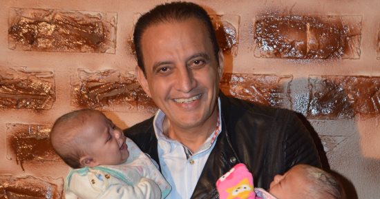 صور.. طارق علام يقدم "هو ده" بفقرات من مصر والصين
