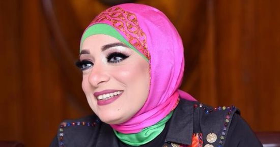 اتنين من حقهم يسألوا المرأة عن سنها وميبقاش عيب.. الإتيكيت هيقولك مين هما