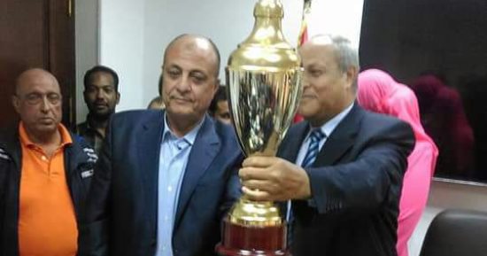 القابضة للطرق تكرم فريق كرة القدم بعد فوزه بكأس الجمهورية للشركات