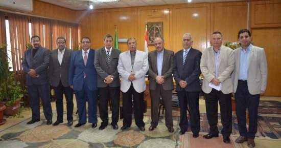 محافظ الإسماعيلية يناقش تشكيل مجلس إقليمى للصحة مع نقابة الأطباء بالمحافظة