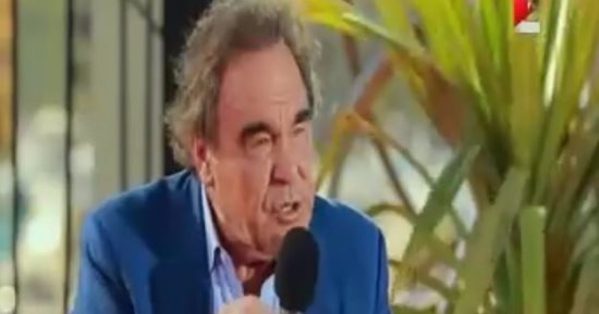 أوليفر ستون: الولايات المتحدة تدعم أى شئ فى صالحها حتى ولو كان إرهاباً
