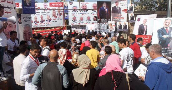 صور.. حضور مكثف فى الساعات الأولى بانتخابات نادى الزهور