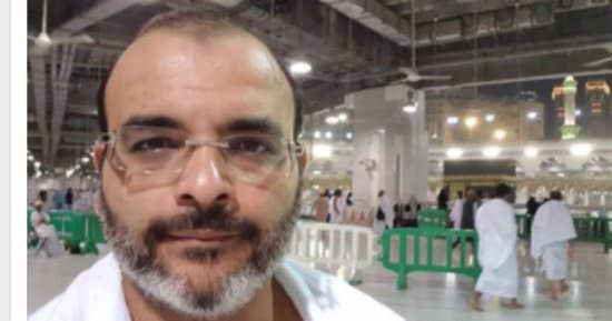 أيمن بهجت قمر من أمام الكعبة: محدش يقولى ادعيلى عشان أنا خلصت العمرة
