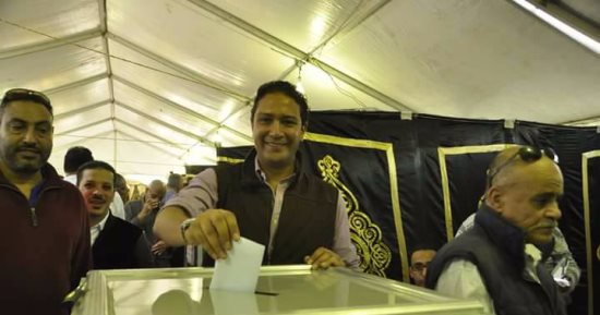 حلبية وأحمد متولى يصوتان فى انتخابات النادى المصرى (صور)