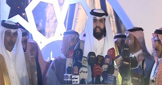 صور وفيديو.. سلطان بن سحيم يجتمع مع القبائل المعارضة لنظام تميم