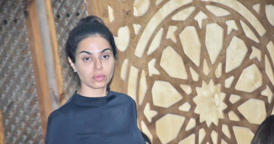 صور.. دلال عبد العزيز وحسن الرداد وشيكو فى عزاء والد نسرين أمين