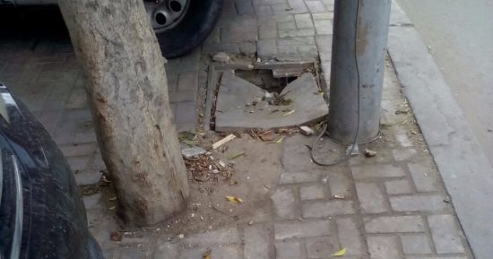 تهالك أغطية بالوعات صرف بميدان مصطفى كامل فى الإسكندرية